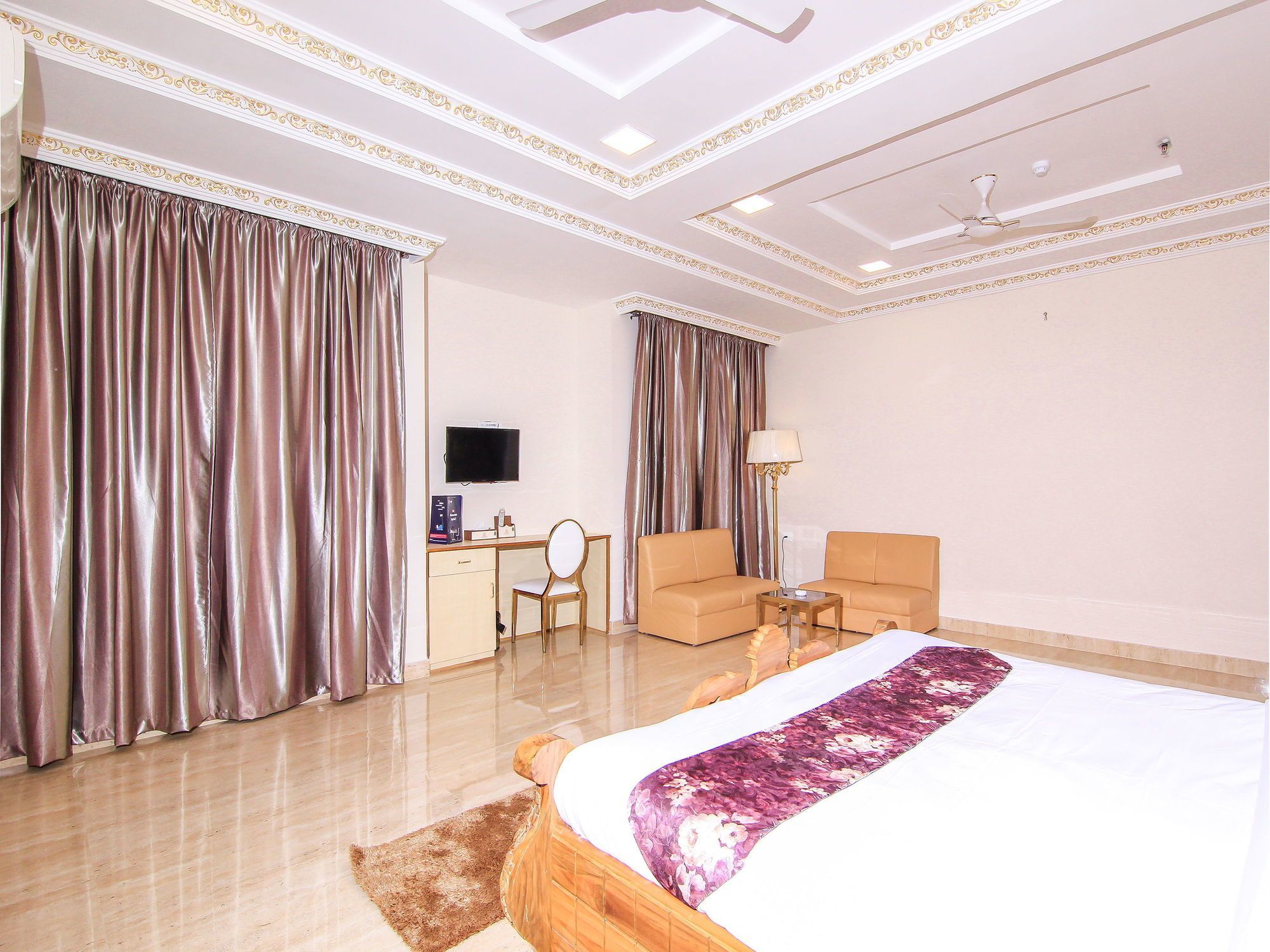 Oyo 11956 Galaxy Grand Hotel Lucknow Bagian luar foto